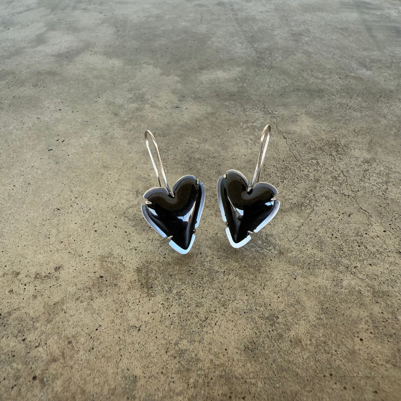 enamel heart earrings-black