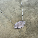 rose quartz lips necklace