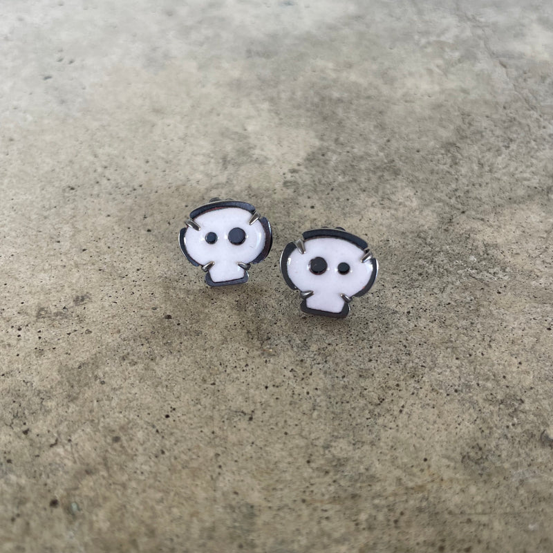 white tiny skull earrings (post)