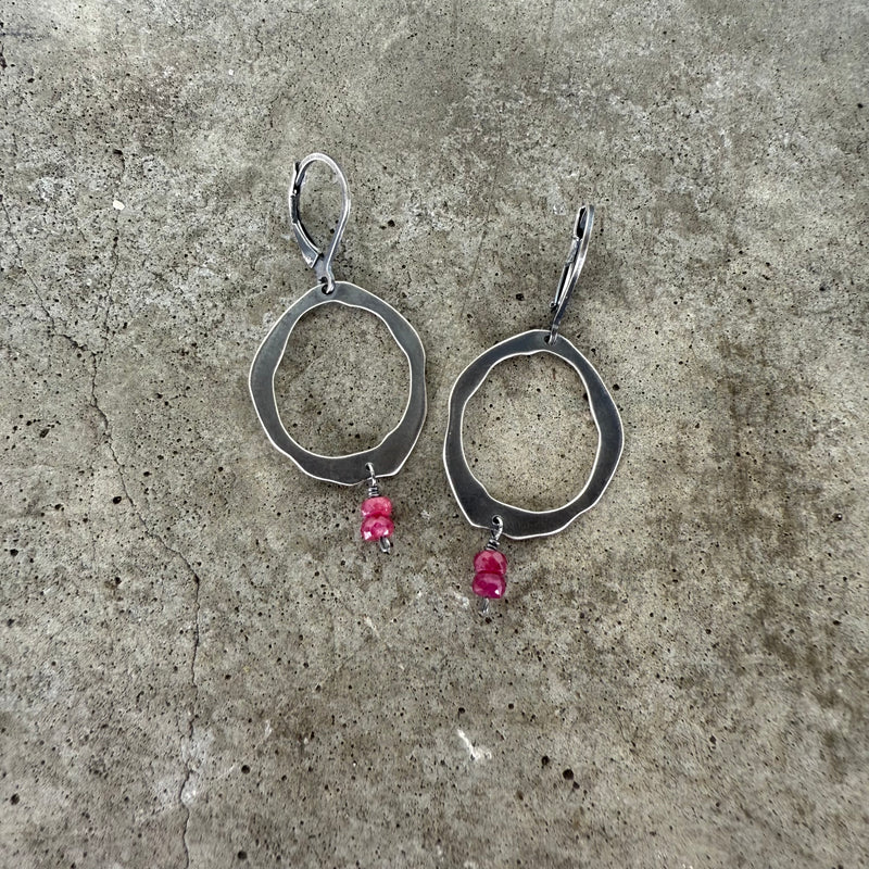 single rough cut earring with stone