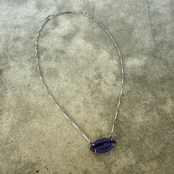 amethyst lips necklace