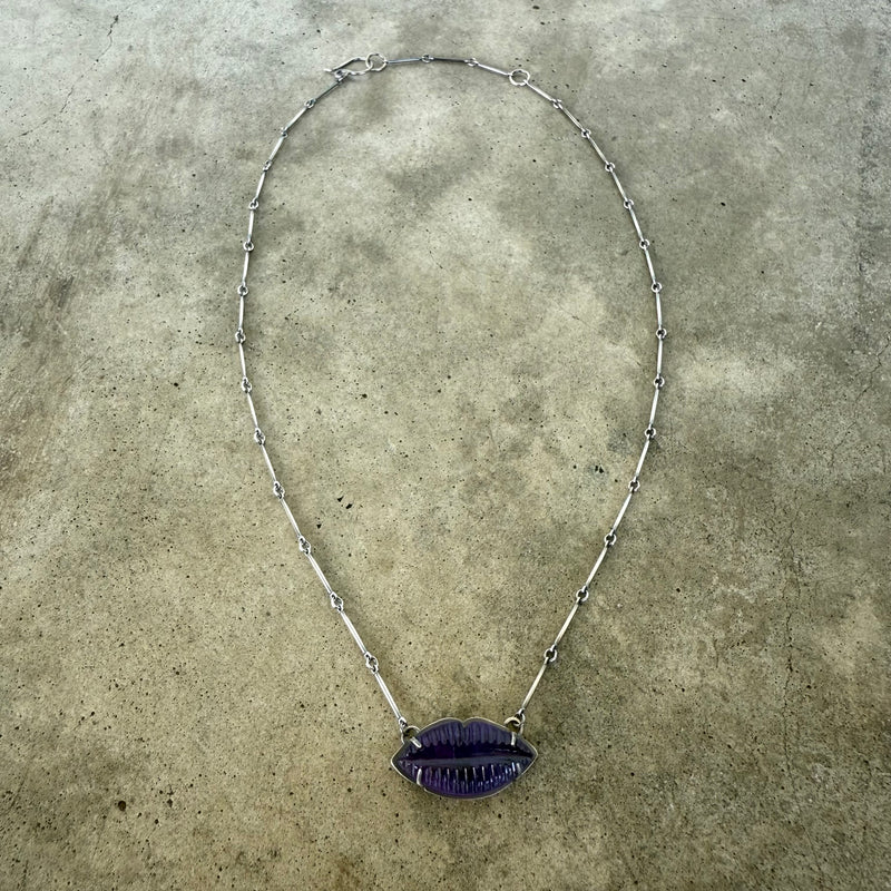 amethyst lips necklace