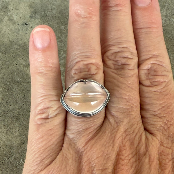 rose quartz lips ring