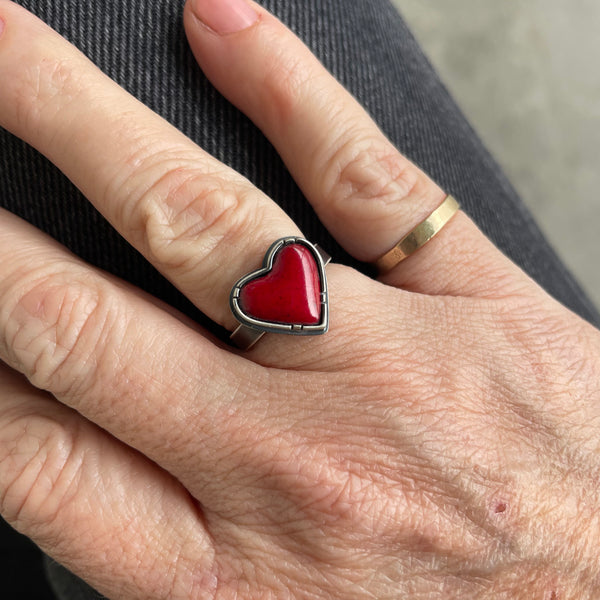 tiny enamel heart ring- red