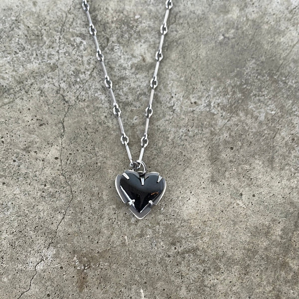tiny enamel heart necklace-black